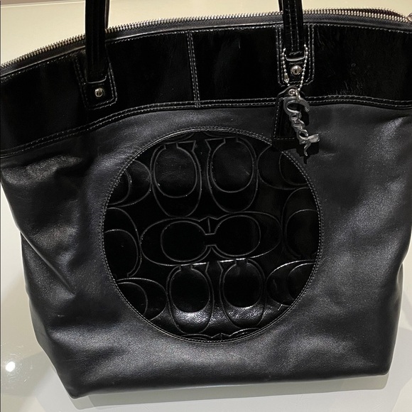 Authentic COACH Laura Circle Signature Black Leather Bag / Purse / Tote - LARGE - Picture 8 of 16